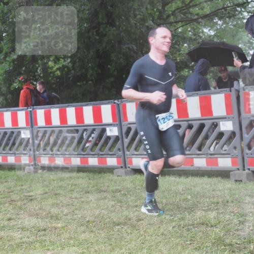 21.06.2025 - 27. Vierlanden-Triathlon KatJ http://msf.ph/oto/8039775 15.06.2025 14:24:19 Ziel 1231 meine-sportfotos.de