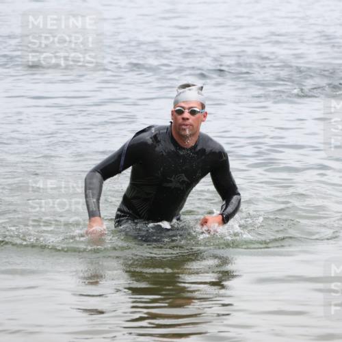 21.06.2025 - 27. Vierlanden-Triathlon Lena Gebhardt http://msf.ph/oto/8039776 15.06.2025 12:52:57 Schwimmen  meine-sportfotos.de