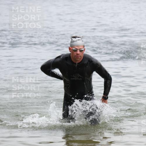 21.06.2025 - 27. Vierlanden-Triathlon Lena Gebhardt http://msf.ph/oto/8039785 15.06.2025 12:52:59 Schwimmen  meine-sportfotos.de