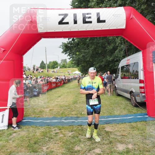 21.06.2025 - 27. Vierlanden-Triathlon MichiJ http://msf.ph/oto/8039786 15.06.2026 13:21:43 Ziel 805, 853 meine-sportfotos.de