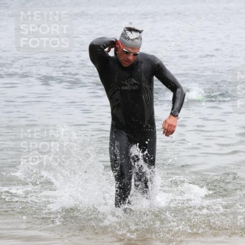 21.06.2025 - 27. Vierlanden-Triathlon Lena Gebhardt http://msf.ph/oto/8039796 15.06.2025 12:53:00 Schwimmen  meine-sportfotos.de