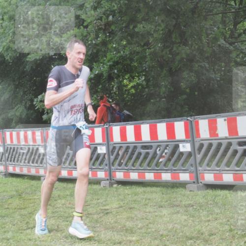 21.06.2025 - 27. Vierlanden-Triathlon KatJ http://msf.ph/oto/8039799 15.06.2025 14:24:31 Ziel 1258 meine-sportfotos.de