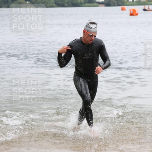21.06.2025 - 27. Vierlanden-Triathlon Lena Gebhardt http://msf.ph/oto/8039800 15.06.2025 12:53:01 Schwimmen  meine-sportfotos.de