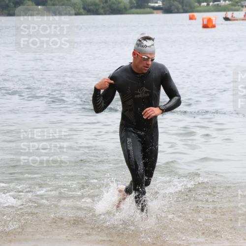 21.06.2025 - 27. Vierlanden-Triathlon Lena Gebhardt http://msf.ph/oto/8039804 15.06.2025 12:53:01 Schwimmen  meine-sportfotos.de