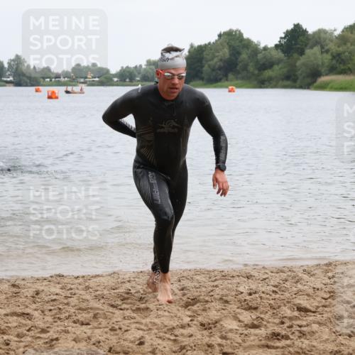 21.06.2025 - 27. Vierlanden-Triathlon Lena Gebhardt http://msf.ph/oto/8039816 15.06.2025 12:53:03 Schwimmen  meine-sportfotos.de