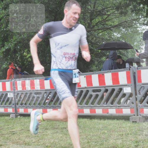 21.06.2025 - 27. Vierlanden-Triathlon KatJ http://msf.ph/oto/8039817 15.06.2025 14:24:32 Ziel 1258 meine-sportfotos.de