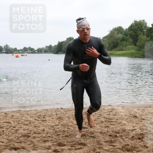 21.06.2025 - 27. Vierlanden-Triathlon Lena Gebhardt http://msf.ph/oto/8039822 15.06.2025 12:53:03 Schwimmen  meine-sportfotos.de