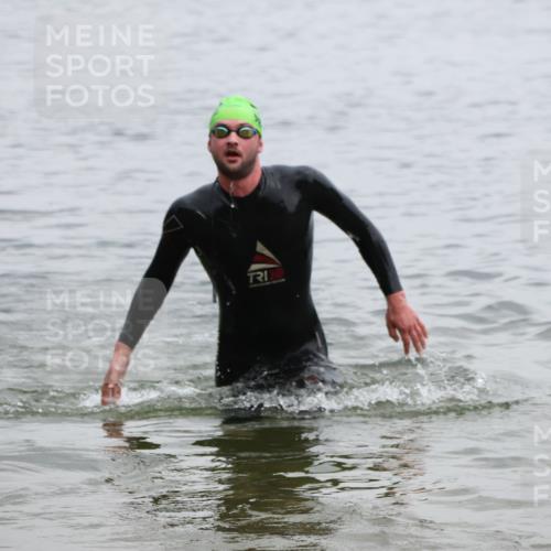 21.06.2025 - 27. Vierlanden-Triathlon Lena Gebhardt http://msf.ph/oto/8039827 15.06.2025 12:53:07 Schwimmen  meine-sportfotos.de