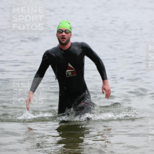 21.06.2025 - 27. Vierlanden-Triathlon Lena Gebhardt http://msf.ph/oto/8039831 15.06.2025 12:53:07 Schwimmen  meine-sportfotos.de