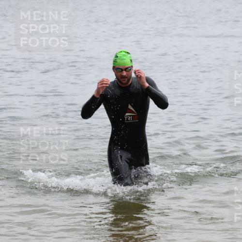 21.06.2025 - 27. Vierlanden-Triathlon Lena Gebhardt http://msf.ph/oto/8039835 15.06.2025 12:53:09 Schwimmen  meine-sportfotos.de