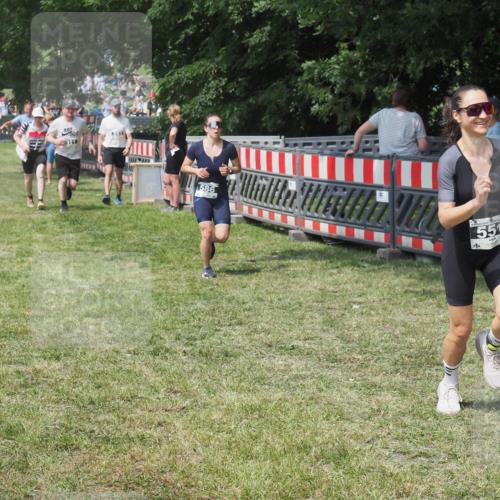 15.06.2025 - 27. Vierlanden-Triathlon KatJ http://msf.ph/oto/8039837 15.06.2025 11:37:26 Schwimmen  meine-sportfotos.de