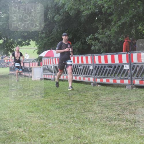 21.06.2025 - 27. Vierlanden-Triathlon KatJ http://msf.ph/oto/8039850 15.06.2025 14:25:03 Ziel 1246, 1306 meine-sportfotos.de