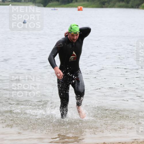 21.06.2025 - 27. Vierlanden-Triathlon Lena Gebhardt http://msf.ph/oto/8039851 15.06.2025 12:53:11 Schwimmen  meine-sportfotos.de