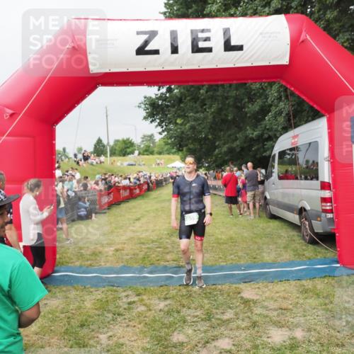 21.06.2025 - 27. Vierlanden-Triathlon MichiJ http://msf.ph/oto/8039853 15.06.2026 13:21:55 Ziel 746, 844, 859 meine-sportfotos.de