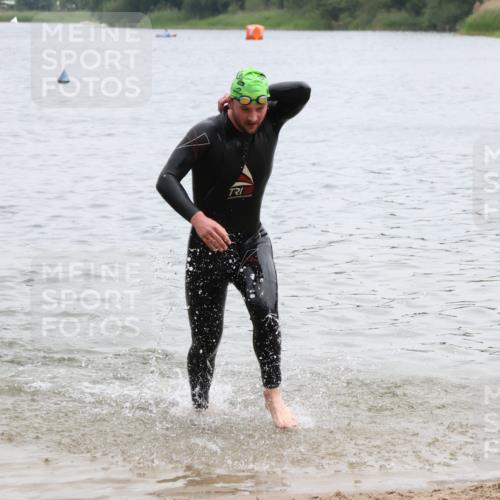 21.06.2025 - 27. Vierlanden-Triathlon Lena Gebhardt http://msf.ph/oto/8039855 15.06.2025 12:53:11 Schwimmen  meine-sportfotos.de