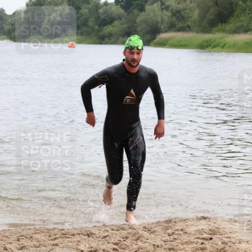 21.06.2025 - 27. Vierlanden-Triathlon Lena Gebhardt http://msf.ph/oto/8039858 15.06.2025 12:53:12 Schwimmen  meine-sportfotos.de
