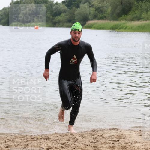 21.06.2025 - 27. Vierlanden-Triathlon Lena Gebhardt http://msf.ph/oto/8039860 15.06.2025 12:53:12 Schwimmen  meine-sportfotos.de