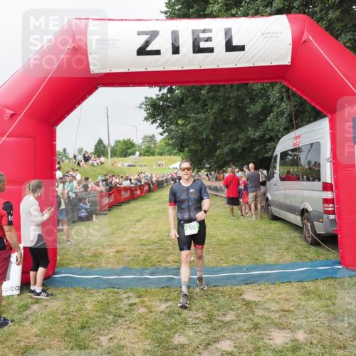 21.06.2025 - 27. Vierlanden-Triathlon MichiJ http://msf.ph/oto/8039862 15.06.2026 13:21:55 Ziel 746, 844, 859 meine-sportfotos.de