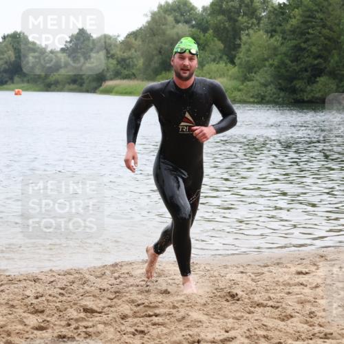 21.06.2025 - 27. Vierlanden-Triathlon Lena Gebhardt http://msf.ph/oto/8039864 15.06.2025 12:53:13 Schwimmen  meine-sportfotos.de