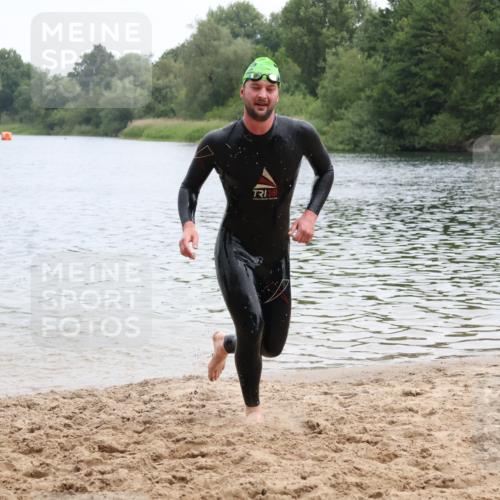 21.06.2025 - 27. Vierlanden-Triathlon Lena Gebhardt http://msf.ph/oto/8039868 15.06.2025 12:53:13 Schwimmen  meine-sportfotos.de