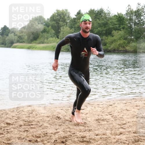 21.06.2025 - 27. Vierlanden-Triathlon Lena Gebhardt http://msf.ph/oto/8039870 15.06.2025 12:53:14 Schwimmen  meine-sportfotos.de