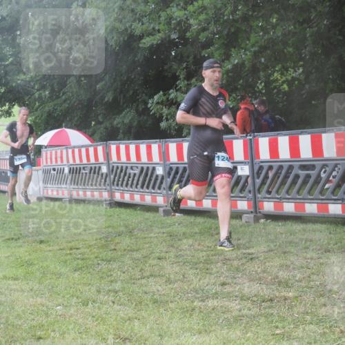 21.06.2025 - 27. Vierlanden-Triathlon KatJ http://msf.ph/oto/8039872 15.06.2025 14:25:03 Ziel 1246, 1306 meine-sportfotos.de