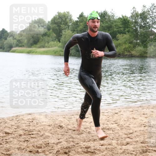 21.06.2025 - 27. Vierlanden-Triathlon Lena Gebhardt http://msf.ph/oto/8039874 15.06.2025 12:53:14 Schwimmen  meine-sportfotos.de