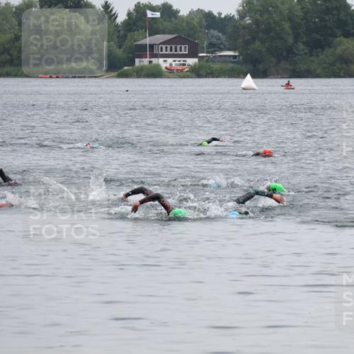 21.06.2025 - 27. Vierlanden-Triathlon Lena Gebhardt http://msf.ph/oto/8039875 15.06.2025 12:53:39 Schwimmen  meine-sportfotos.de