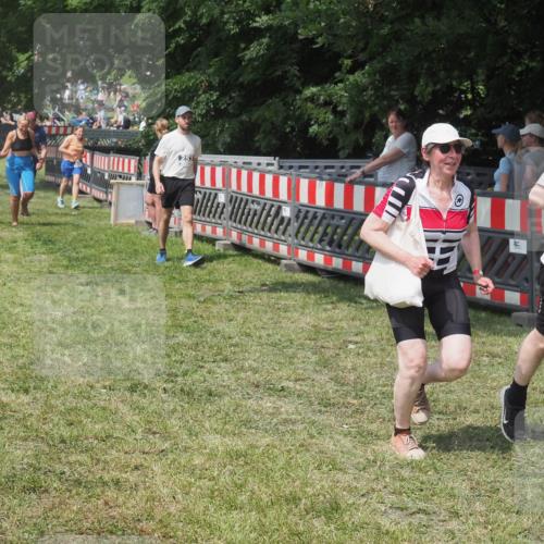 15.06.2025 - 27. Vierlanden-Triathlon KatJ http://msf.ph/oto/8039888 15.06.2025 11:37:30 Schwimmen  meine-sportfotos.de