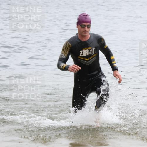 21.06.2025 - 27. Vierlanden-Triathlon Lena Gebhardt http://msf.ph/oto/8039889 15.06.2025 12:54:06 Schwimmen 1102, 1114, 1124, 1125, 1127, 1145, 1158 meine-sportfotos.de