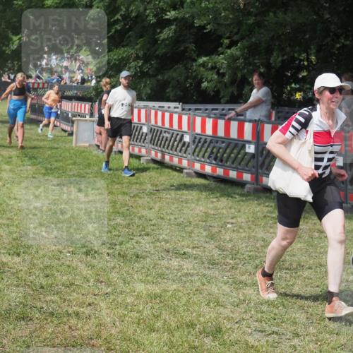 15.06.2025 - 27. Vierlanden-Triathlon KatJ http://msf.ph/oto/8039893 15.06.2025 11:37:30 Schwimmen  meine-sportfotos.de