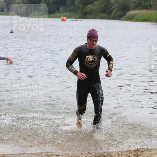 21.06.2025 - 27. Vierlanden-Triathlon Lena Gebhardt http://msf.ph/oto/8039896 15.06.2025 12:54:07 Schwimmen 1102, 1114, 1124, 1125, 1127, 1145, 1158 meine-sportfotos.de