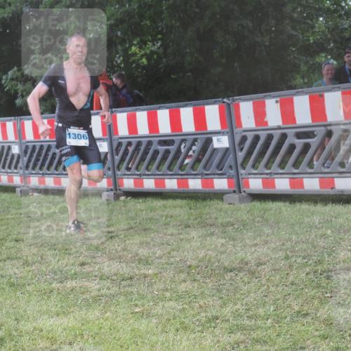 21.06.2025 - 27. Vierlanden-Triathlon KatJ http://msf.ph/oto/8039897 15.06.2025 14:25:05 Ziel 1246, 1306 meine-sportfotos.de