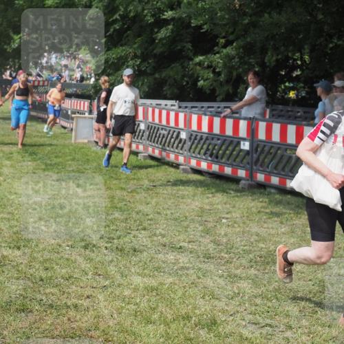 15.06.2025 - 27. Vierlanden-Triathlon KatJ http://msf.ph/oto/8039898 15.06.2025 11:37:30 Schwimmen  meine-sportfotos.de