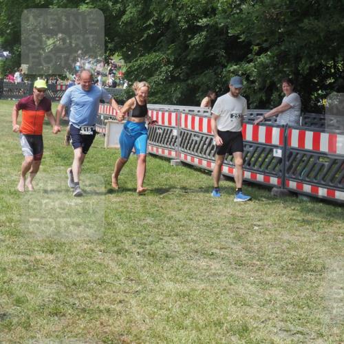 15.06.2025 - 27. Vierlanden-Triathlon KatJ http://msf.ph/oto/8039916 15.06.2025 11:37:32 Schwimmen  meine-sportfotos.de