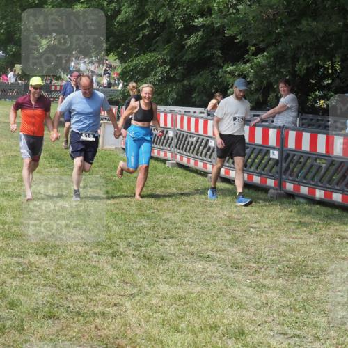 15.06.2025 - 27. Vierlanden-Triathlon KatJ http://msf.ph/oto/8039920 15.06.2025 11:37:32 Schwimmen  meine-sportfotos.de