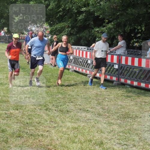 15.06.2025 - 27. Vierlanden-Triathlon KatJ http://msf.ph/oto/8039923 15.06.2025 11:37:32 Schwimmen  meine-sportfotos.de