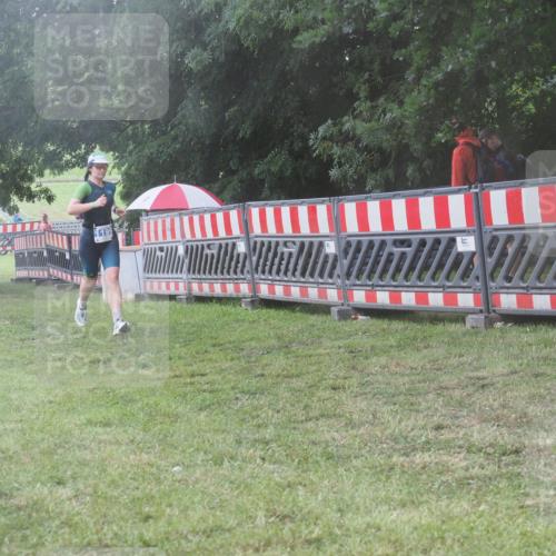 21.06.2025 - 27. Vierlanden-Triathlon KatJ http://msf.ph/oto/8039926 15.06.2025 14:25:18 Ziel 1199 meine-sportfotos.de