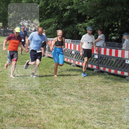 15.06.2025 - 27. Vierlanden-Triathlon KatJ http://msf.ph/oto/8039931 15.06.2025 11:37:32 Schwimmen  meine-sportfotos.de