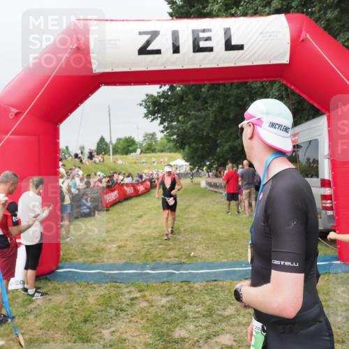 21.06.2025 - 27. Vierlanden-Triathlon MichiJ http://msf.ph/oto/8039933 15.06.2026 13:22:08 Ziel 152 meine-sportfotos.de