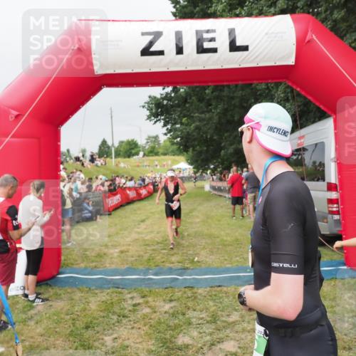 21.06.2025 - 27. Vierlanden-Triathlon MichiJ http://msf.ph/oto/8039937 15.06.2026 13:22:08 Ziel 152 meine-sportfotos.de