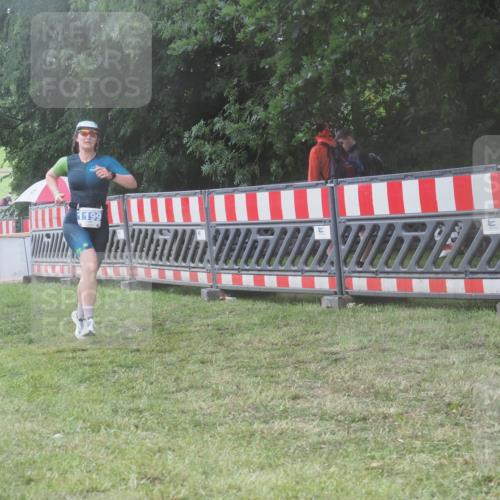 21.06.2025 - 27. Vierlanden-Triathlon KatJ http://msf.ph/oto/8039943 15.06.2025 14:25:19 Ziel 1199 meine-sportfotos.de