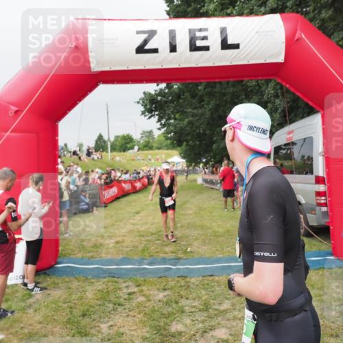 21.06.2025 - 27. Vierlanden-Triathlon MichiJ http://msf.ph/oto/8039946 15.06.2026 13:22:08 Ziel 152 meine-sportfotos.de