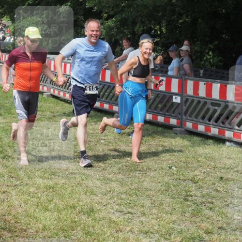 15.06.2025 - 27. Vierlanden-Triathlon KatJ http://msf.ph/oto/8039949 15.06.2025 11:37:33 Schwimmen  meine-sportfotos.de