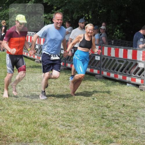 15.06.2025 - 27. Vierlanden-Triathlon KatJ http://msf.ph/oto/8039954 15.06.2025 11:37:33 Schwimmen  meine-sportfotos.de
