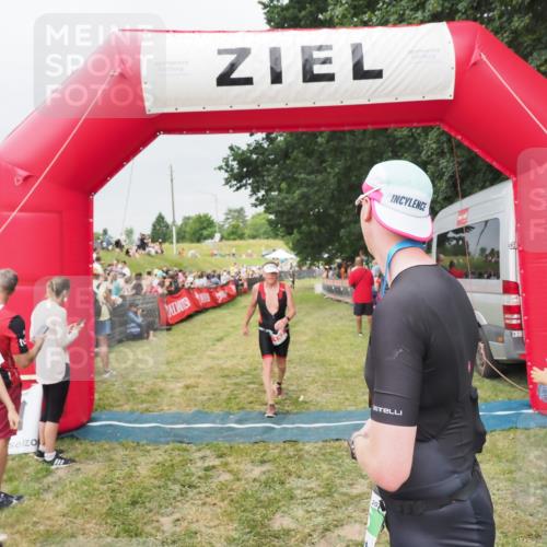 21.06.2025 - 27. Vierlanden-Triathlon MichiJ http://msf.ph/oto/8039964 15.06.2026 13:22:09 Ziel 152 meine-sportfotos.de