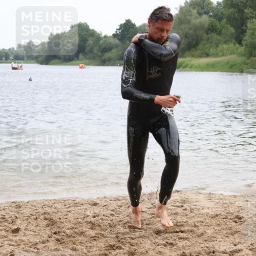 21.06.2025 - 27. Vierlanden-Triathlon Lena Gebhardt http://msf.ph/oto/8039972 15.06.2025 12:54:14 Schwimmen 1102, 1114, 1124, 1125, 1127, 1141, 1145, 1147, 1158, 1162 meine-sportfotos.de