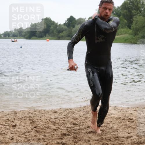 21.06.2025 - 27. Vierlanden-Triathlon Lena Gebhardt http://msf.ph/oto/8039977 15.06.2025 12:54:14 Schwimmen 1102, 1114, 1124, 1125, 1127, 1141, 1145, 1147, 1158, 1162 meine-sportfotos.de