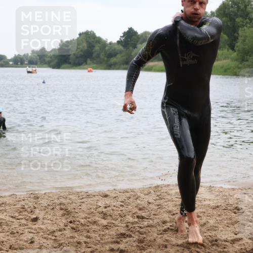 21.06.2025 - 27. Vierlanden-Triathlon Lena Gebhardt http://msf.ph/oto/8039980 15.06.2025 12:54:14 Schwimmen 1102, 1114, 1124, 1125, 1127, 1141, 1145, 1147, 1158, 1162 meine-sportfotos.de