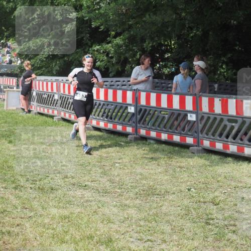 15.06.2025 - 27. Vierlanden-Triathlon KatJ http://msf.ph/oto/8039984 15.06.2025 11:37:44 Schwimmen  meine-sportfotos.de